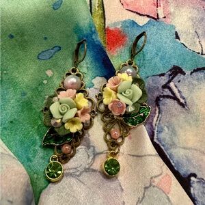 New Vintage-Style Floral Drop Earrings with Green Accents